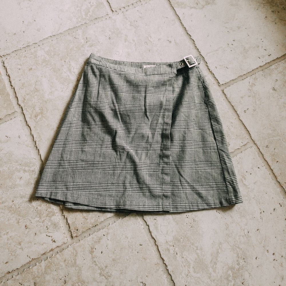 brandy melville✨— plaid buckle skirt!!